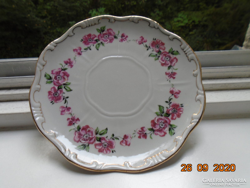 Zolnay plate with shield seal, painted over glaze, gold contoured, flower pattern