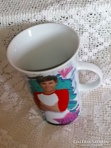 High school musical large porcelain mug with the image of troy and gabriella