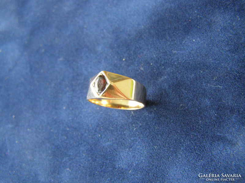 Antique women's gold stone ring