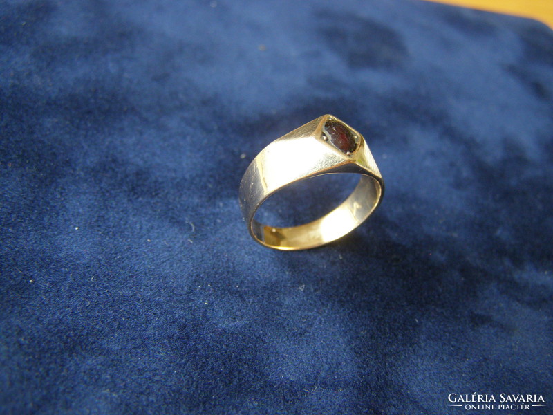 Antique women's gold stone ring