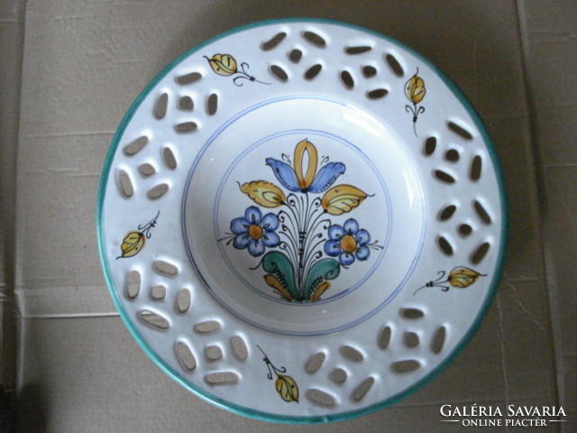 Ceramic wall plate