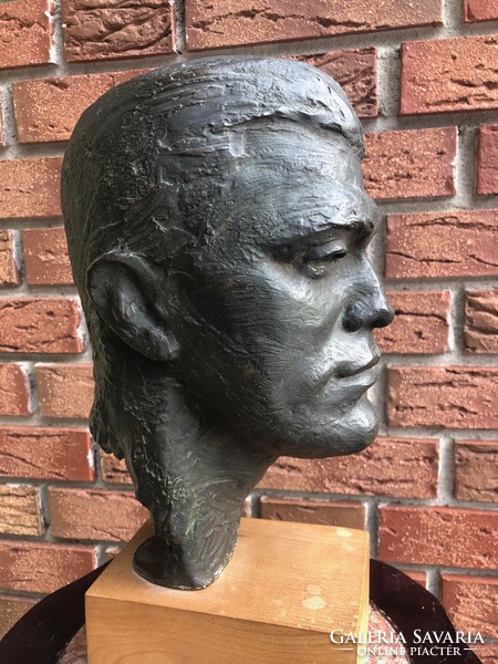Lux: male bronze head