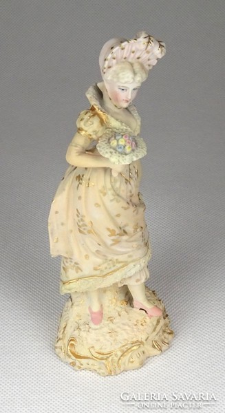 0Z868 Kalapos nő virágcsokorral francia porcelán figura 14.5 cm