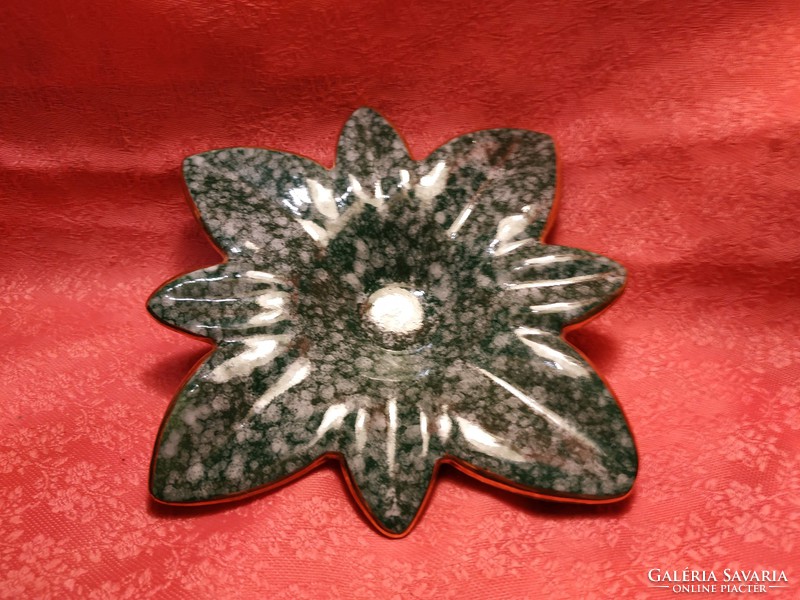 Porcelain leaf-shaped ashtray