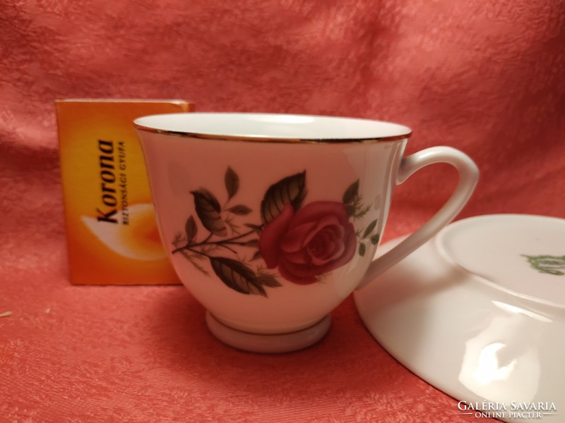 Rózsás porcelán kávés csésze aljjal