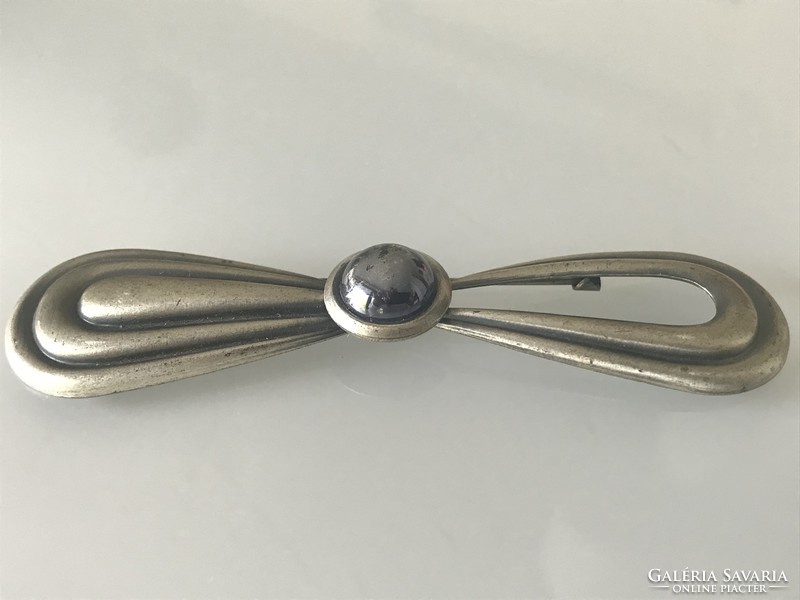 Propeller alakú ezüstözött kitűző, 10 cm hosszú