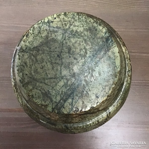 Old serpentine mineral snuff container