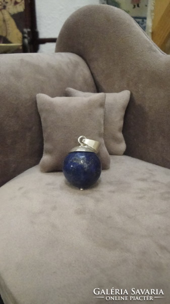 Silver pendant with lapis lazuli stone