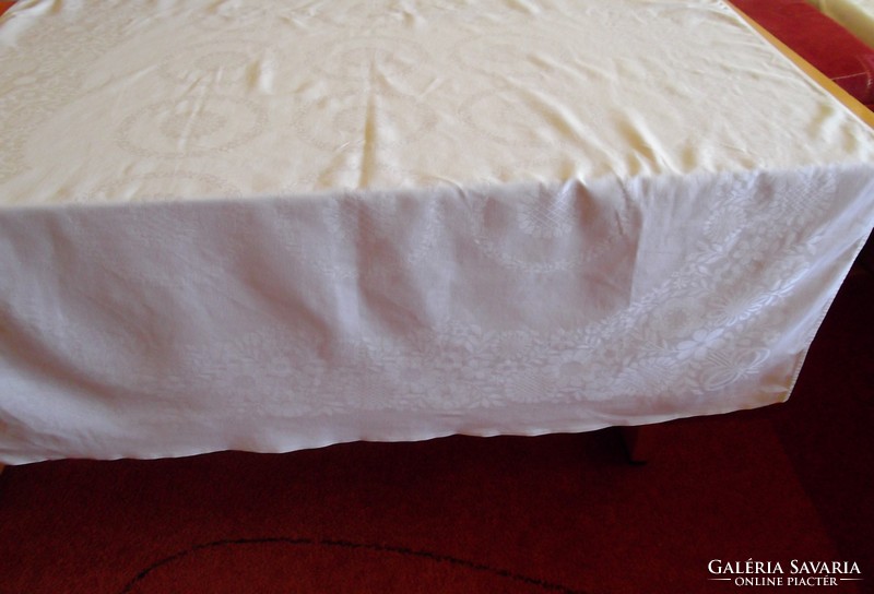 White damask tablecloth / tablecloth for sale!