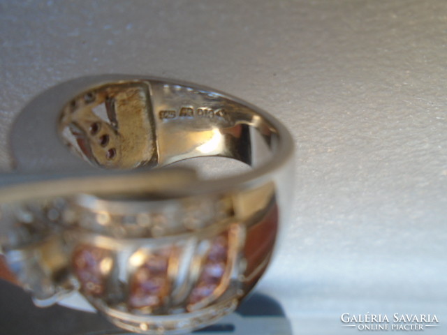 Extrém ritka női ezüst gyűrű tele drágakövekkel a gyűrű rodiumozva van igy atialergén nem használt