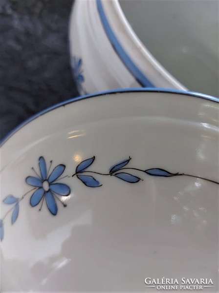 Antik csehszlovák fajansz kék virágos fehér barokk gömbtál, leveses tál, vitrin állapot!
