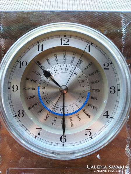 Table clock in solid glass