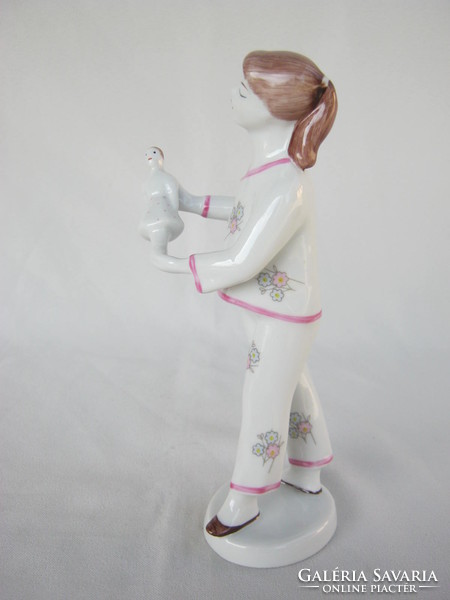 Retro ... Hollóházi porcelán figura nipp babával játszó kislány
