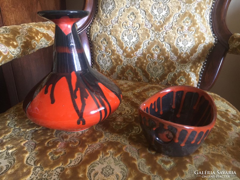 Mázas kerámia váza és ikebana
