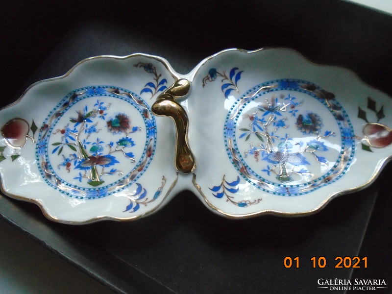 Hand-painted, embossed gilded Meissen blue onion and fruit patterns with handle two-piece offer