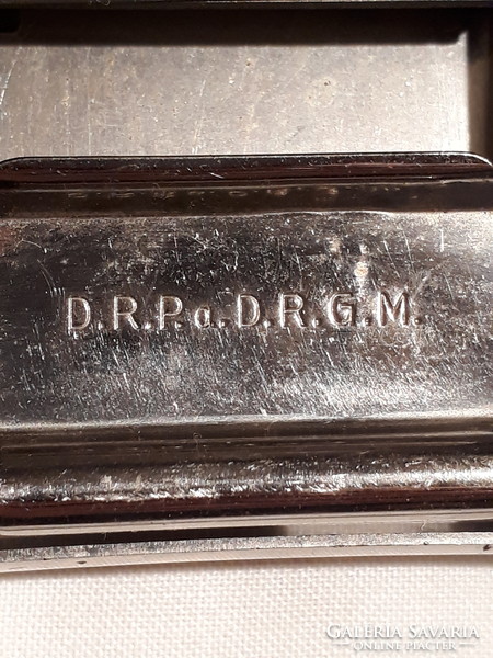 II. Vh-s d.R.P. A. D.R.G.M. Nicely working razor blade sharpener
