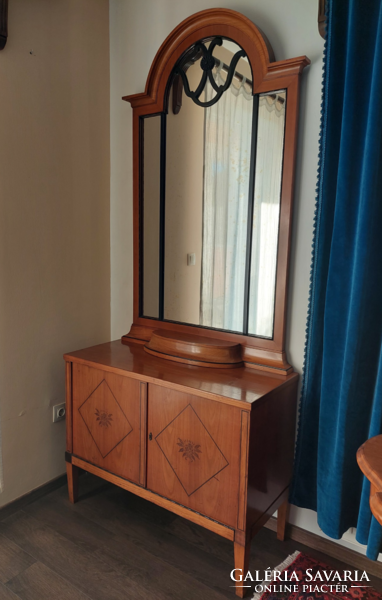 Standing mirror with chest of drawers in Vienna cherry is a unique piece
