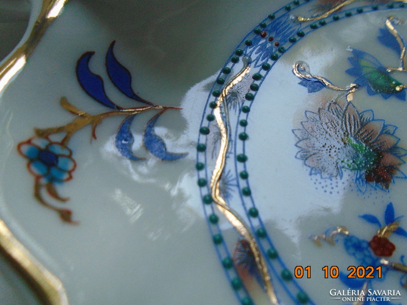 Hand-painted, embossed gilded Meissen blue onion and fruit patterns with handle two-piece offer