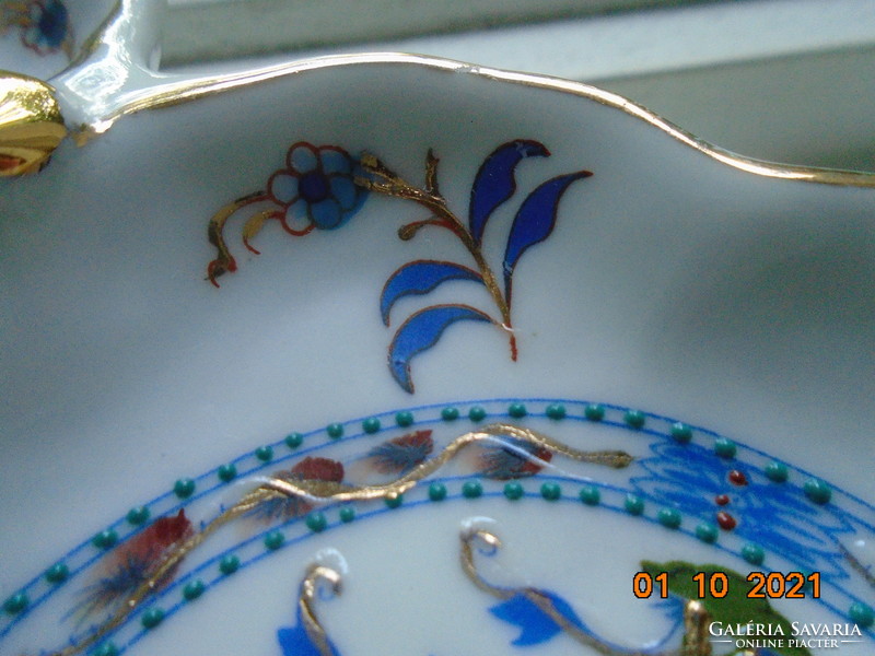 Hand-painted, embossed gilded Meissen blue onion and fruit patterns with handle two-piece offer