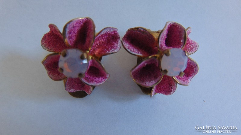 Vintage gold-plated, jeweled marked ear clip, Austria