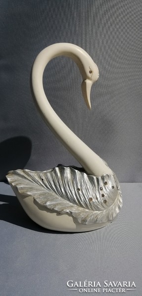 Swan table ornament. Negotiable!