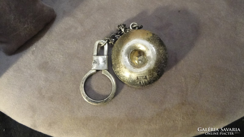 Silver sombrero keychain