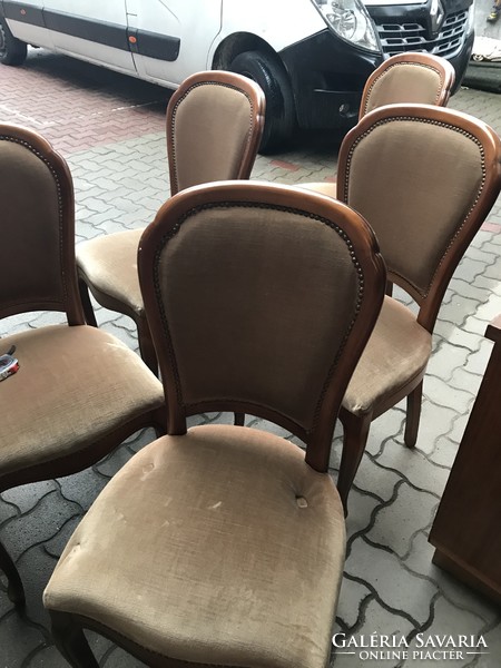 Diófa  kihúzható asztal 8 db székkel