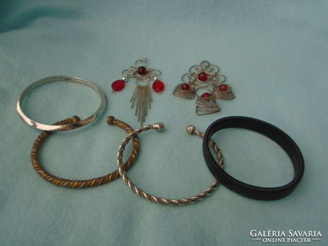 6 pieces of mixed jewelry for sale only in one