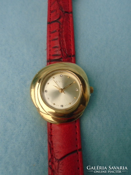 New unused women's watch is very beautiful and a good little piece