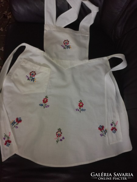 Embroidered apron from Kalocsa