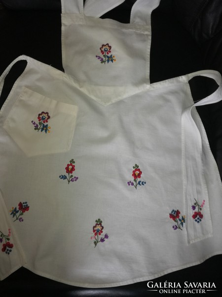 Embroidered apron from Kalocsa