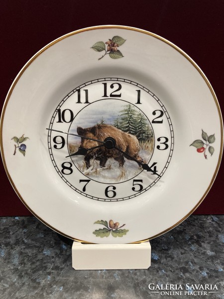 Raven house porcelain game wall clock