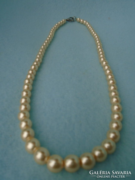 Szépséges régi,hibátlan szemű gyöngy nyaklánc kiváló ajándéknak is 0,6 mm 42 cm hosszú.