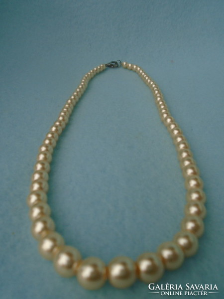 Szépséges régi,hibátlan szemű gyöngy nyaklánc kiváló ajándéknak is 0,6 mm 42 cm hosszú.