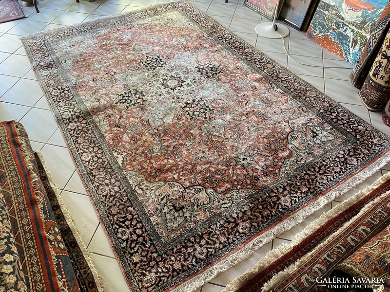 Exclusive hand-knotted silk rug 180x280