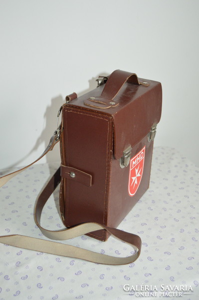 Vintage Retro Bőrtáska, elsősegély táska, doboz, maltai elsősegély táska