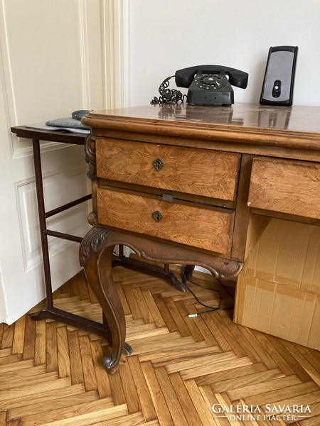 Elegant civilian large desk made of heritage