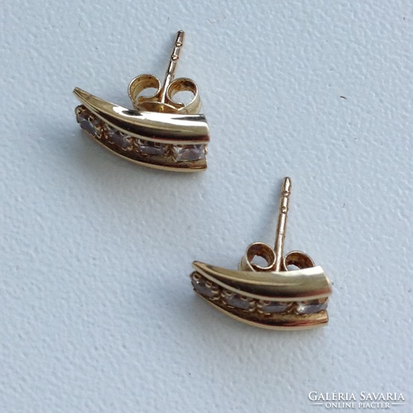 14K gold earrings with small glitter stones, plug