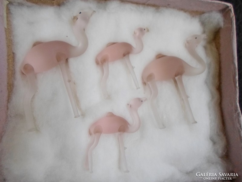 Antik miniatűr rózsaszín üvegkristály púpos teve család