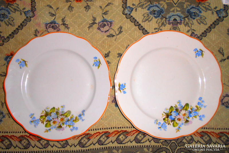 2 db Zsolnay tányér virágcsokor mintával 1900 Ft/ db