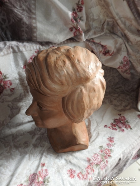 Terracotta bust in Oradea - bust