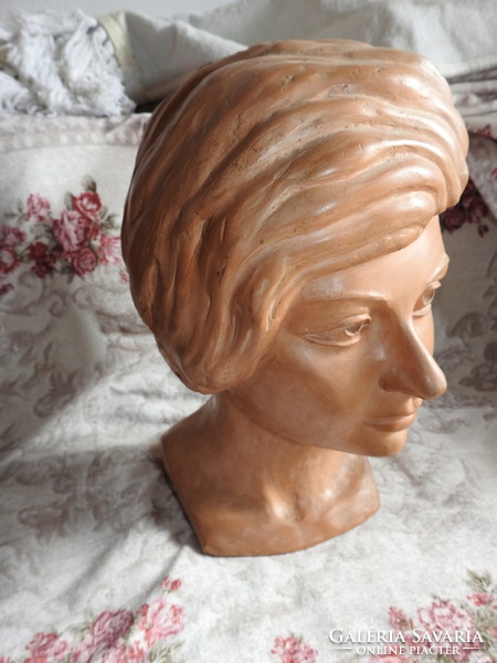 Terracotta bust in Oradea - bust