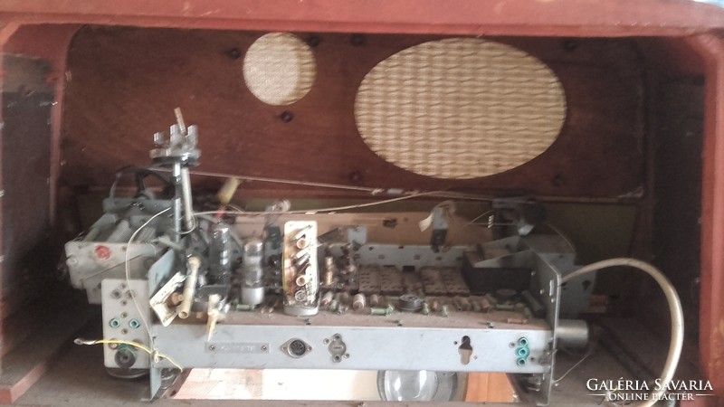 Antique sparrow radio
