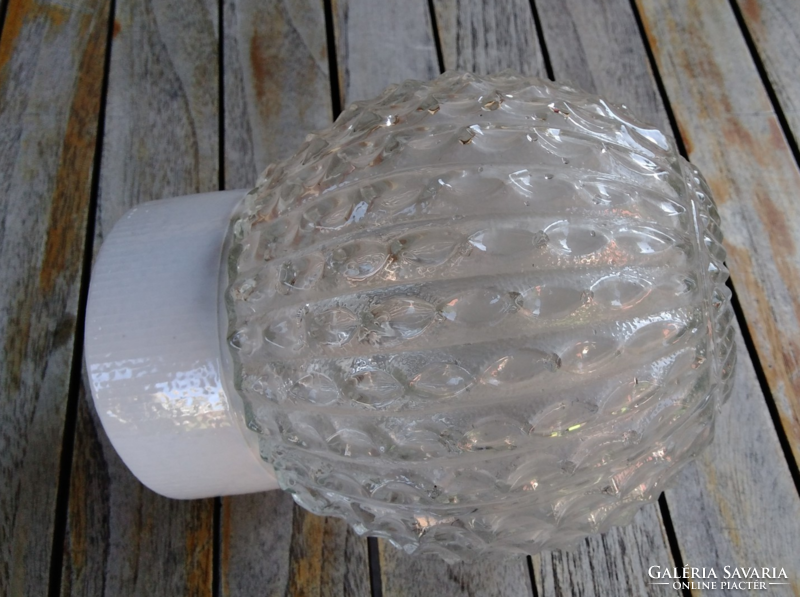 SZVFKTSZ gyártmány retro porcelán foglalatú üveg burás falilámpa, falikar, esetleg mennyezeti lámpa