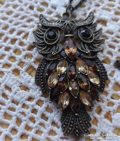 Huge, wonderful owl pendant with an 80 cm chain and lots of crystal stones