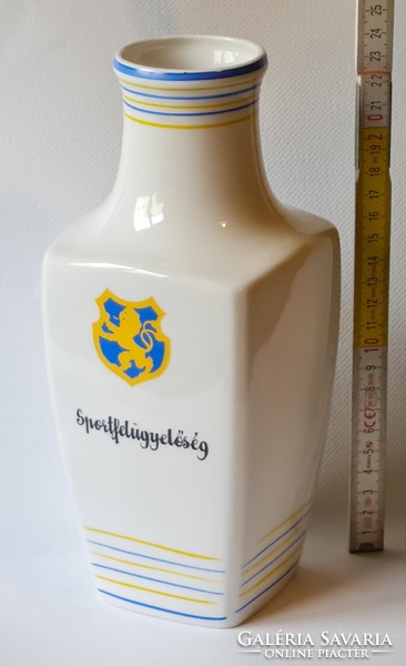 Hollóházi "Sportfelügyelőség" címeres kék, sárga csíkos porcelán váza (1937)