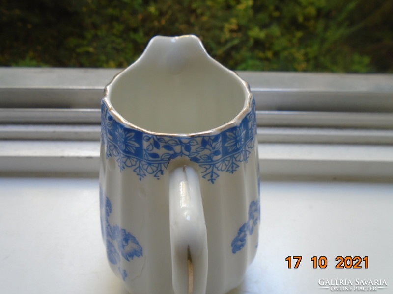 "China Blau"(=kínai kék) mintával bordázott tejszínes kiöntő figurális kínai jelzéssel