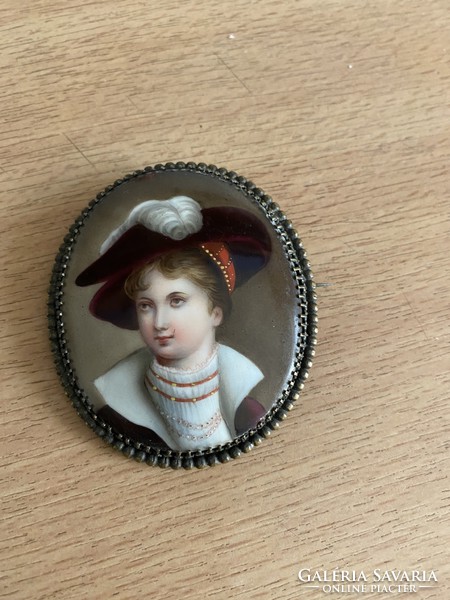 Porcelain badge, brooch