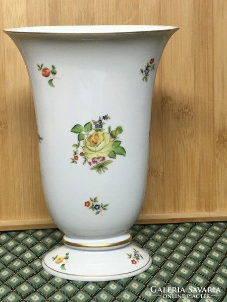 Rose vase from Herend Vienna