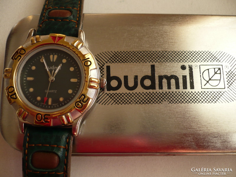 Budmil egy nagyon szép és sportos uniszex óra